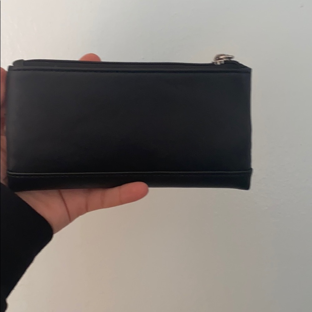 Guess Wallet - Picture 2 of 4